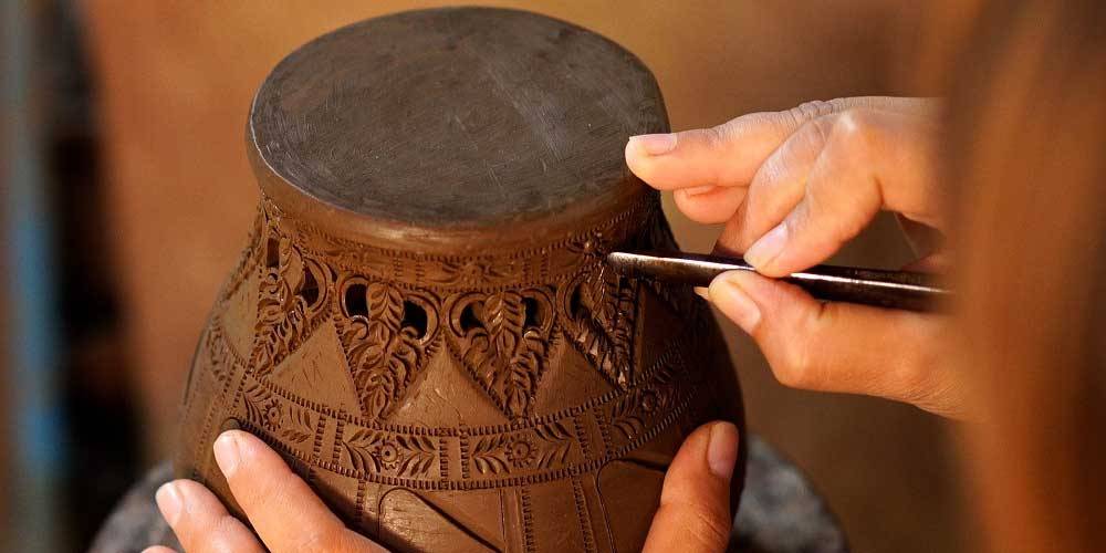 What Makes Handicraft Items Manufacturers Stand Out in a Mass Produced World